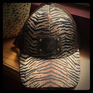Louis Vouittan emblem hat